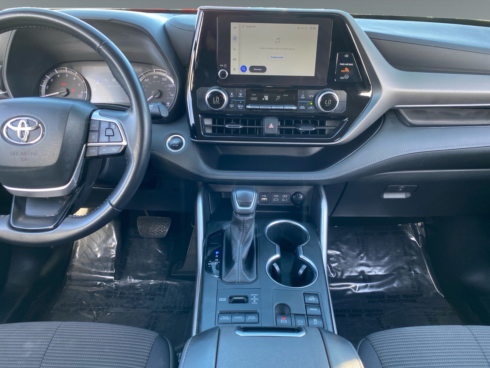 Used 2024 Toyota Highlander LE AWD/4WD image 11