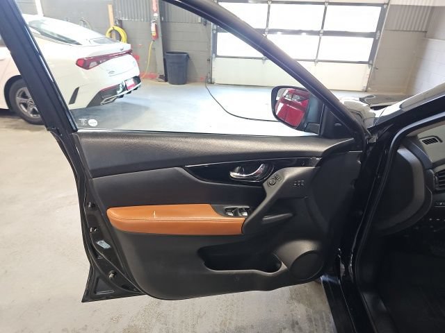Used 2018 Nissan Rogue SL w/ Premium Package AWD/4WD image 10