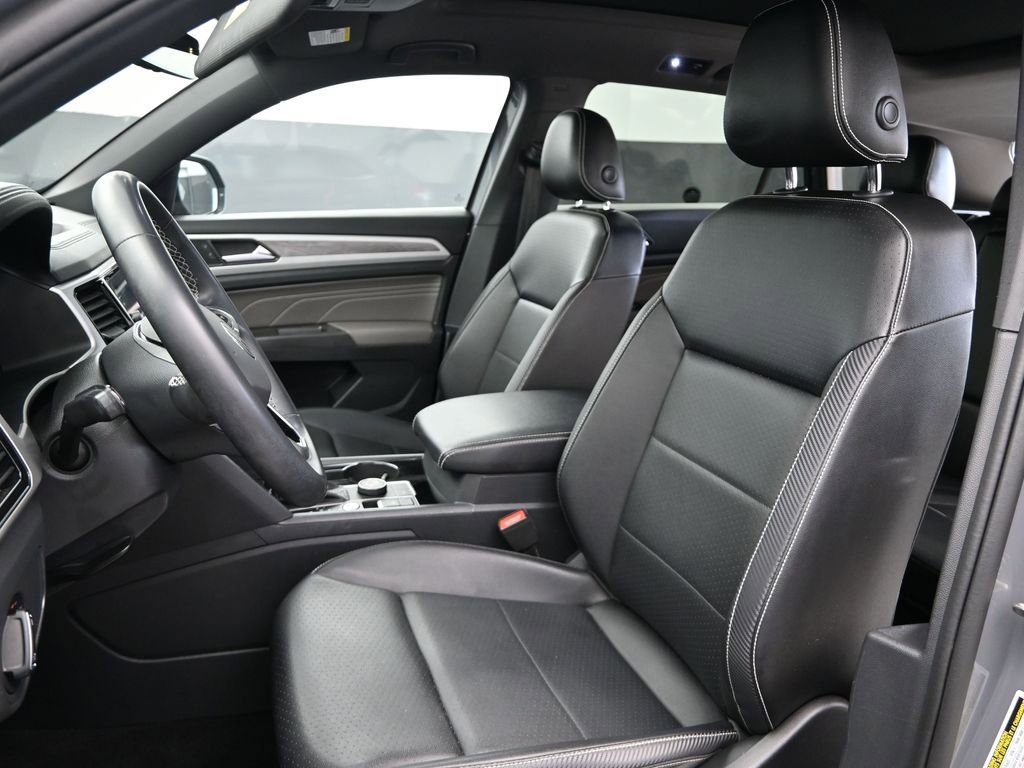 Used 2022 Volkswagen Atlas Cross Sport SE w/ Panoramic Sunroof Package image 16