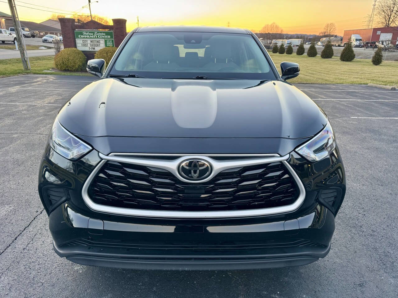 Used 2023 Toyota Highlander L image 11