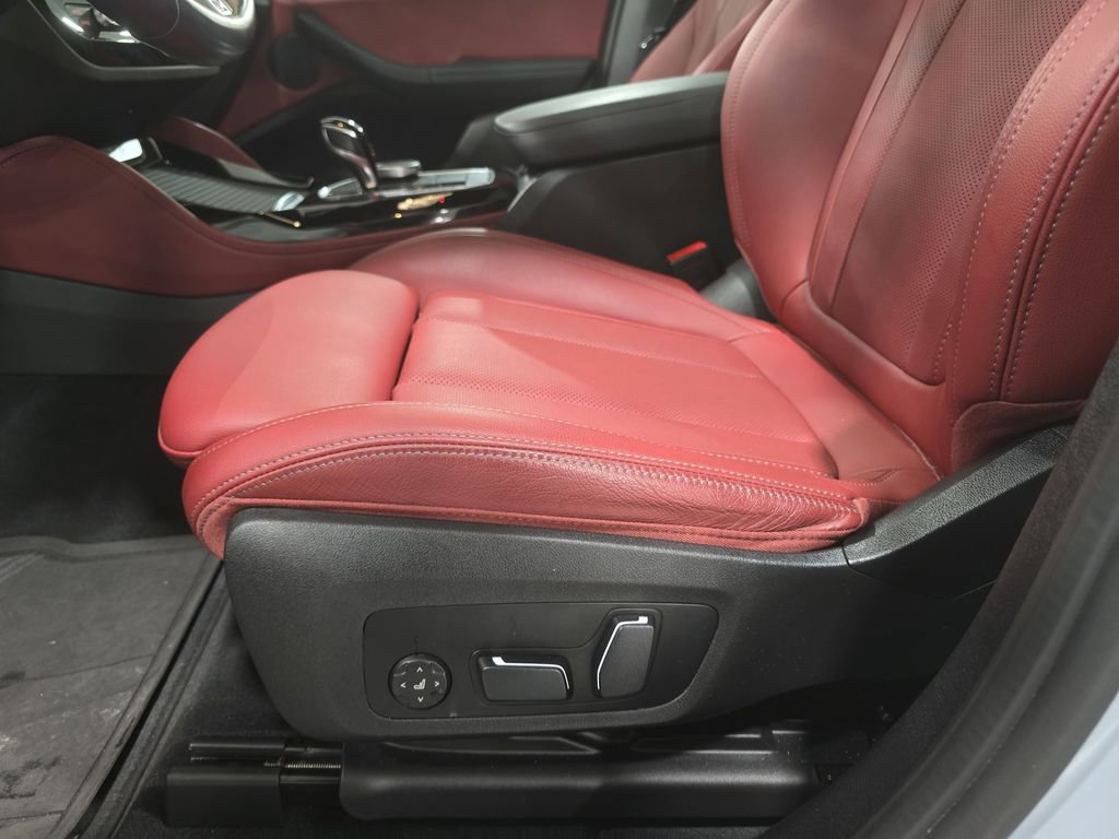 Used 2025 BMW X4 xDrive30i w/ M Sport Package image 25