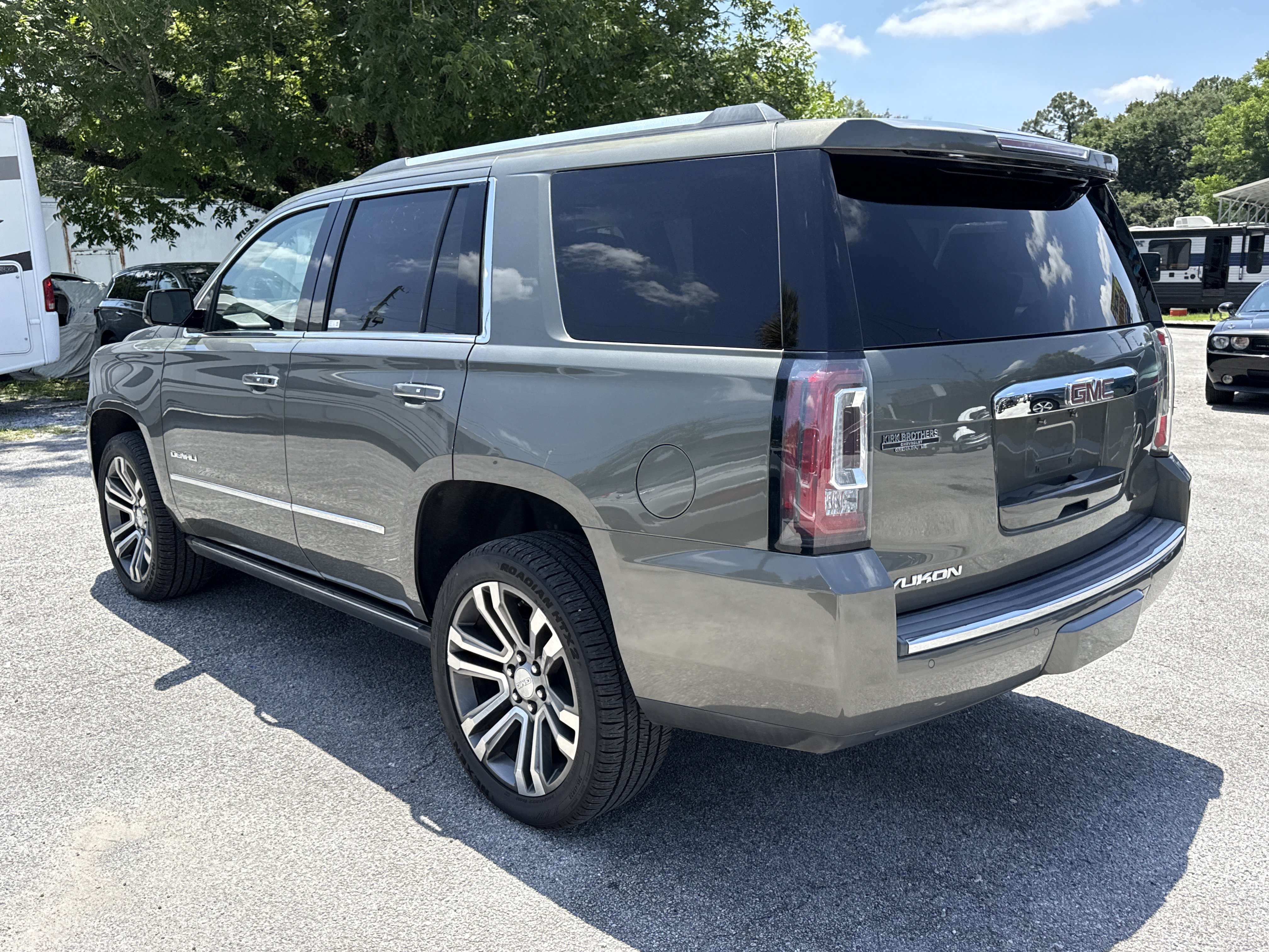 Used 2017 GMC Yukon Denali w/ Open Road Package RWD image 3