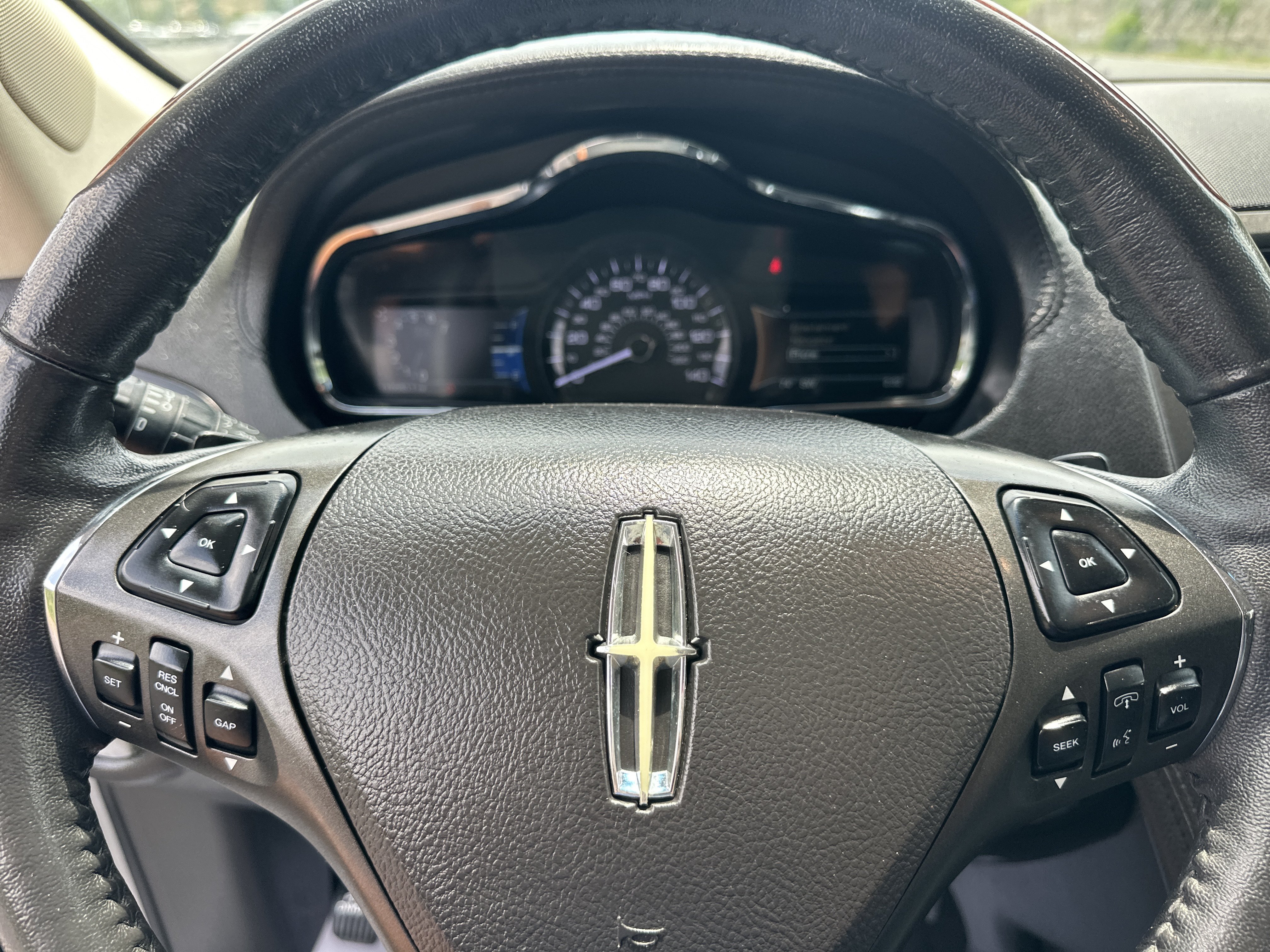 Used 2019 Lincoln MKT AWD image 13