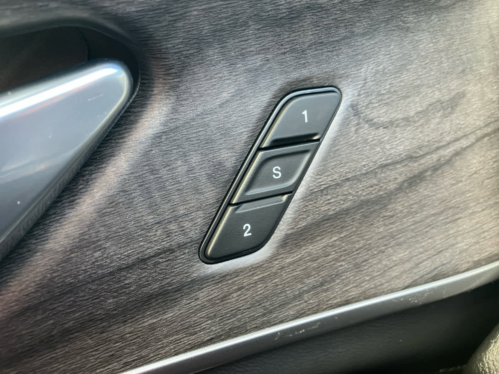 Used 2025 Jeep Grand Cherokee L Limited w/ Luxury Tech Group II image 12