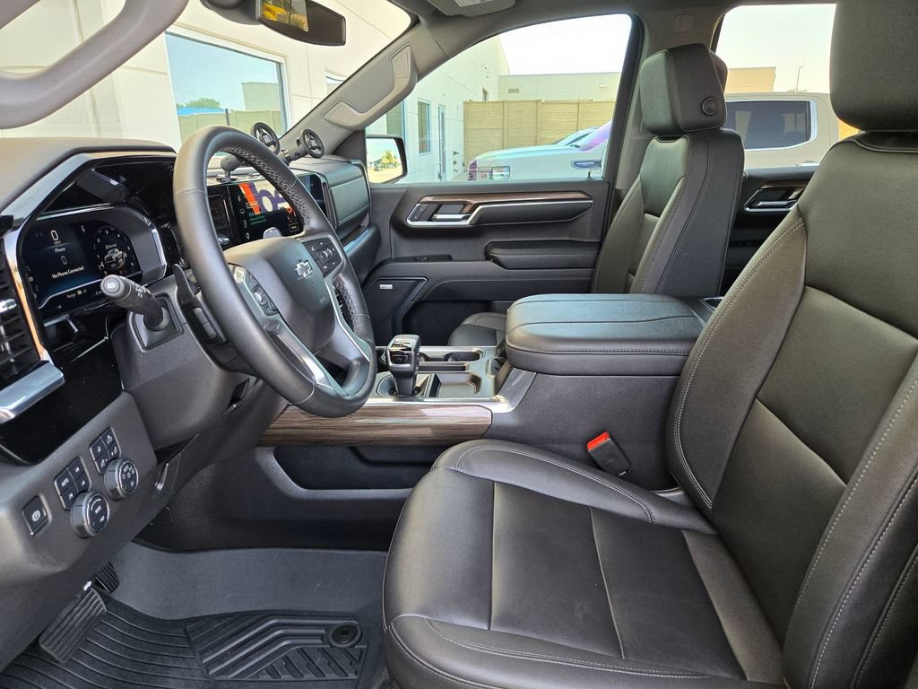 Used 2023 Chevrolet Silverado 1500 LT Trail Boss w/ LT Trail Boss Premium Package AWD/4WD image 9