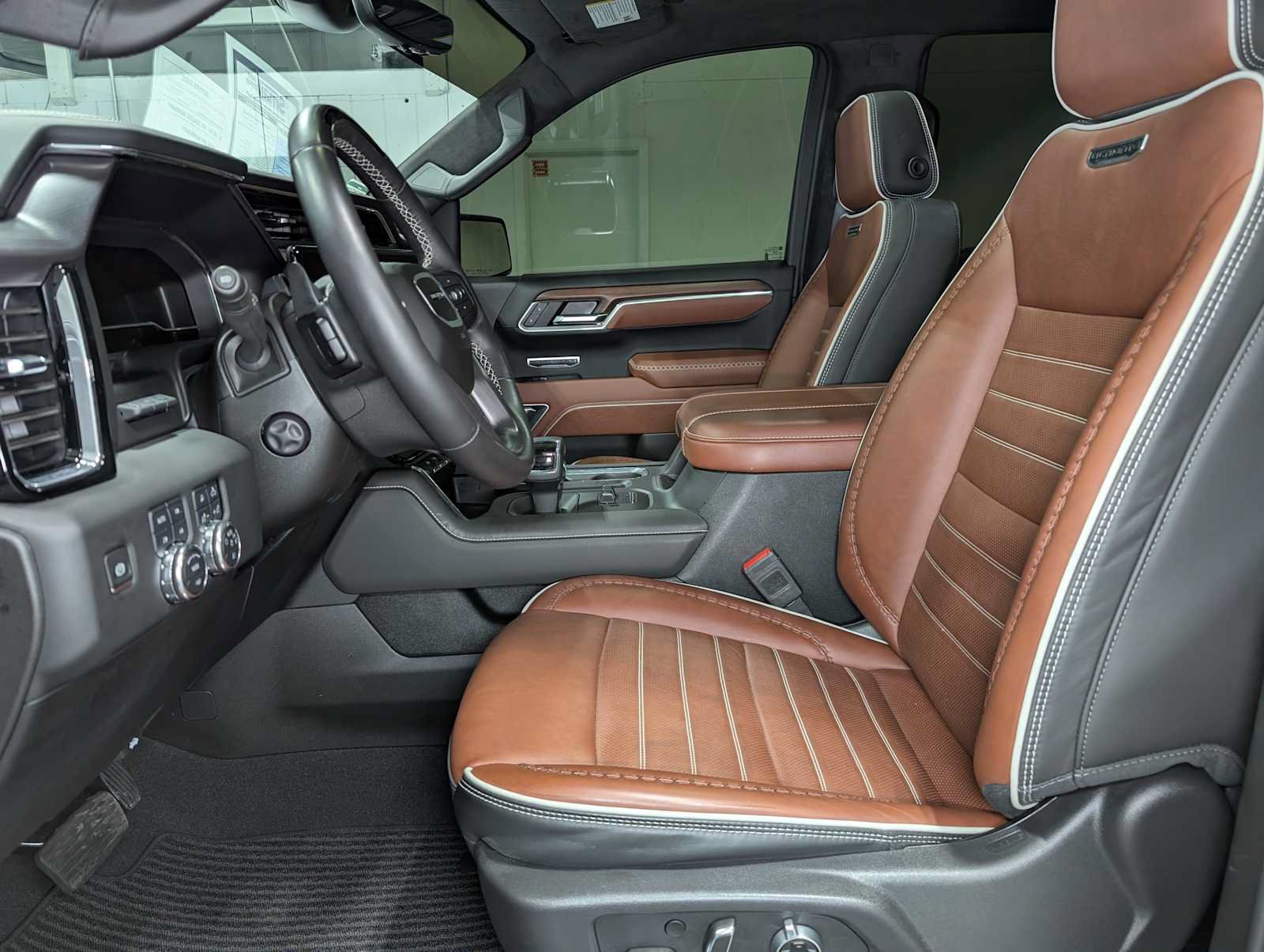 Certified 2025 GMC Sierra 1500 Denali Ultimate AWD/4WD image 4