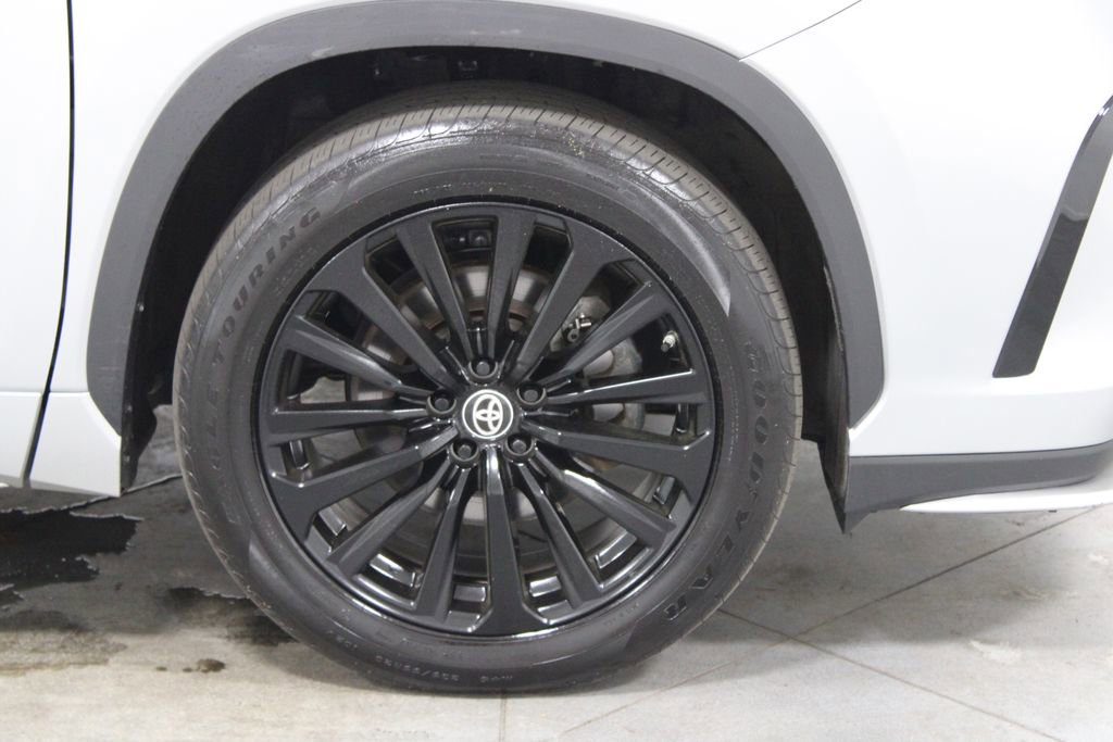 Used 2025 Toyota Highlander XSE image 12