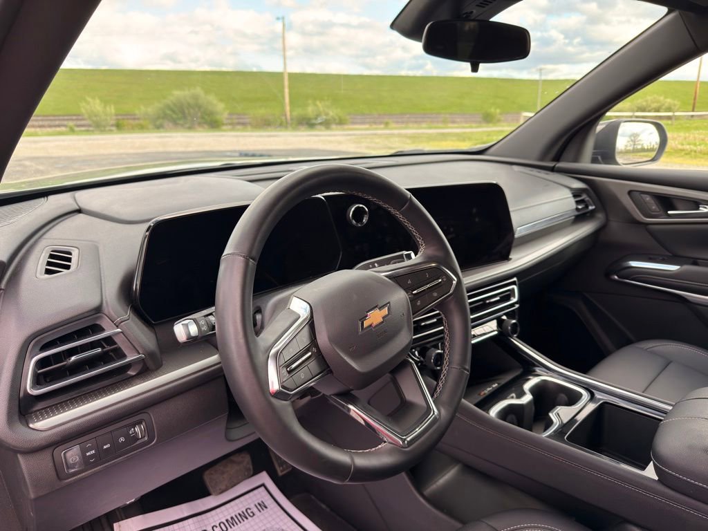 Used 2025 Chevrolet Traverse LT AWD/4WD image 24