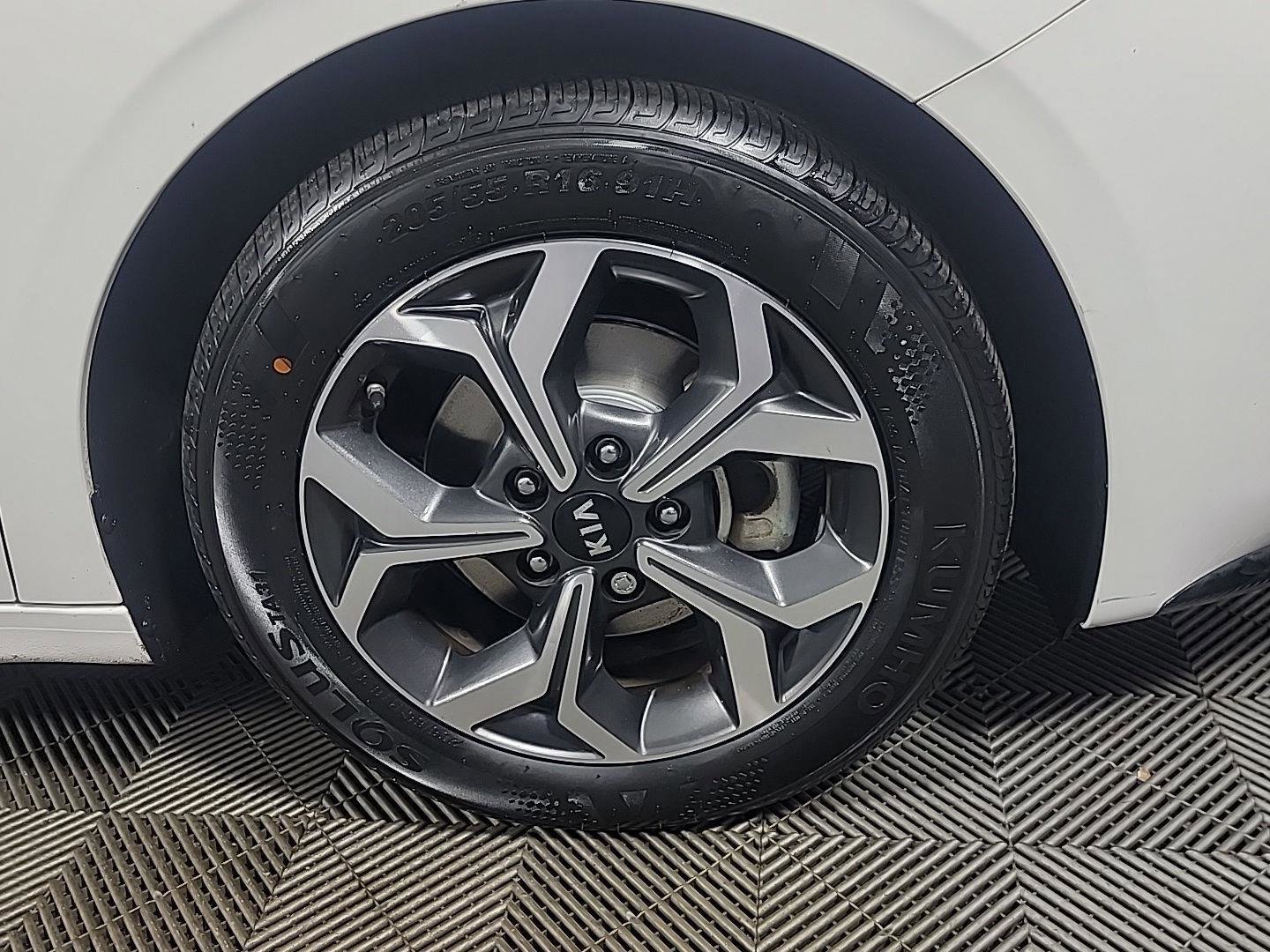 Used 2021 Kia Forte LXS image 3