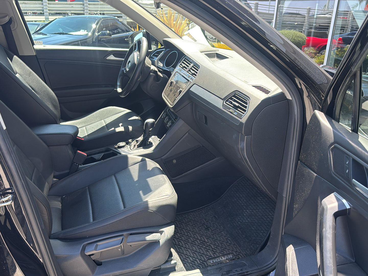 Used 2020 Volkswagen Tiguan SE AWD/4WD image 6