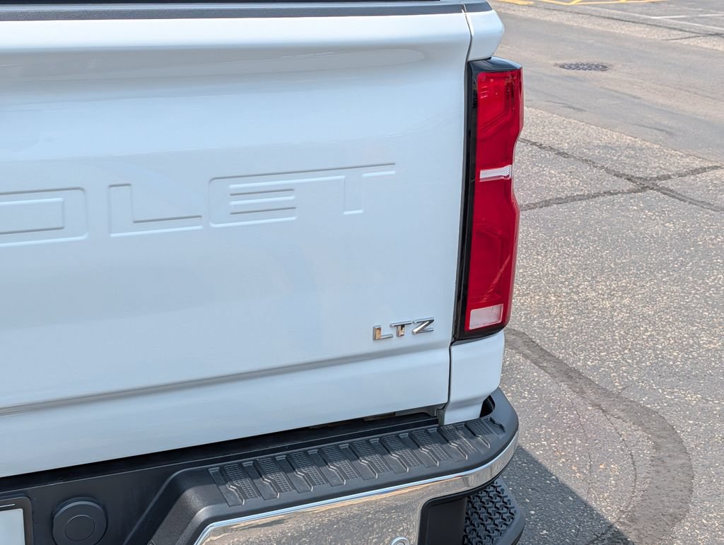 Used 2025 Chevrolet Silverado 2500 LTZ w/ LTZ Convenience Package AWD/4WD image 7