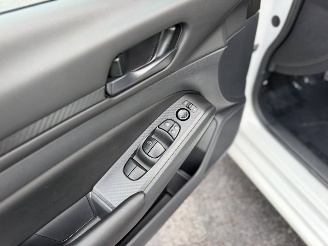 Used 2025 Nissan Altima 2.5 S FWD image 13
