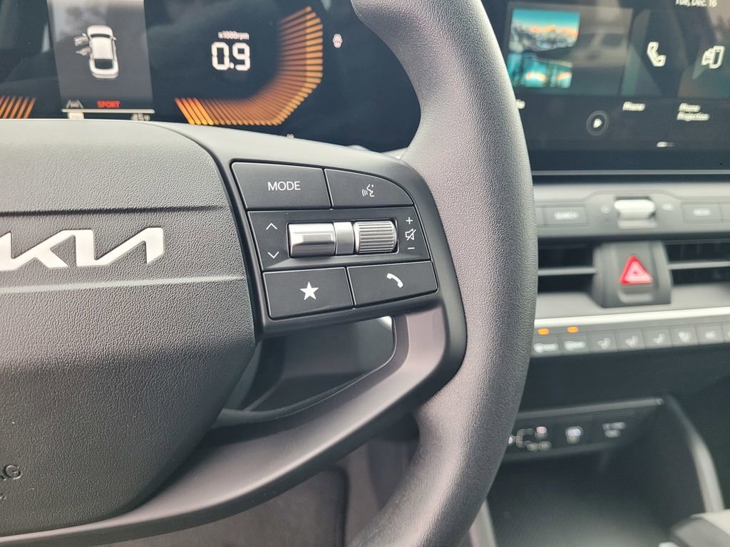 Used 2025 Kia K4 LXS image 21