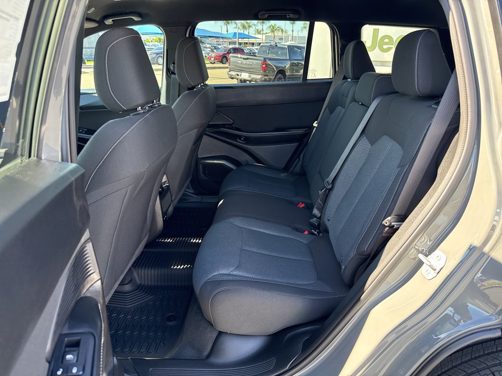 New 2026 Jeep Cherokee Laredo AWD/4WD image 18