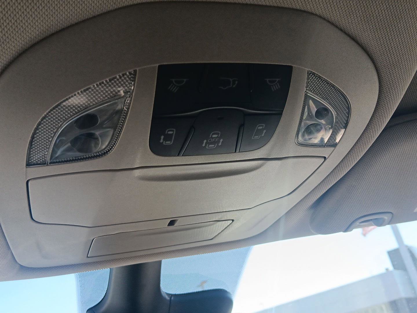 Used 2023 Chrysler Pacifica Touring-L FWD image 21