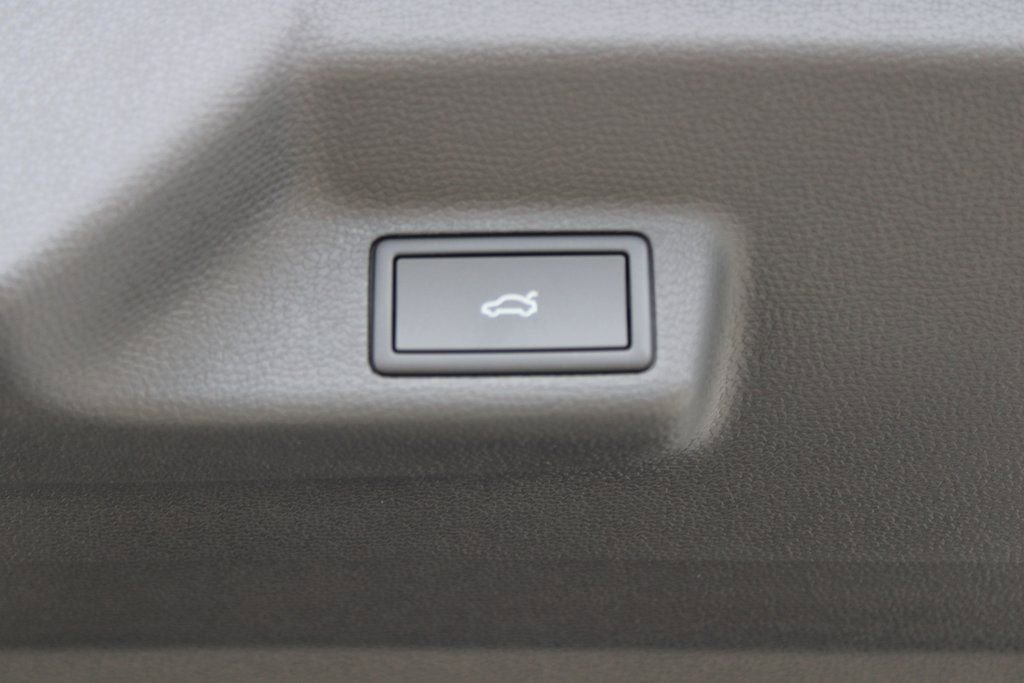 New 2025 Volkswagen ID. Buzz Pro S image 20