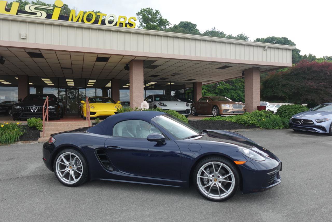 Used 2018 Porsche 718 Boxster RWD image 2