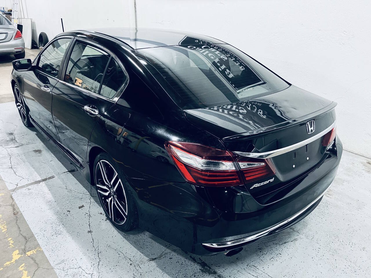Used 2017 Honda Accord Sport image 5