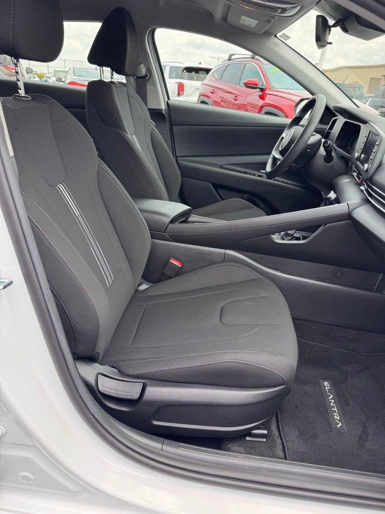 Used 2026 Hyundai Elantra Hybrid FWD image 12