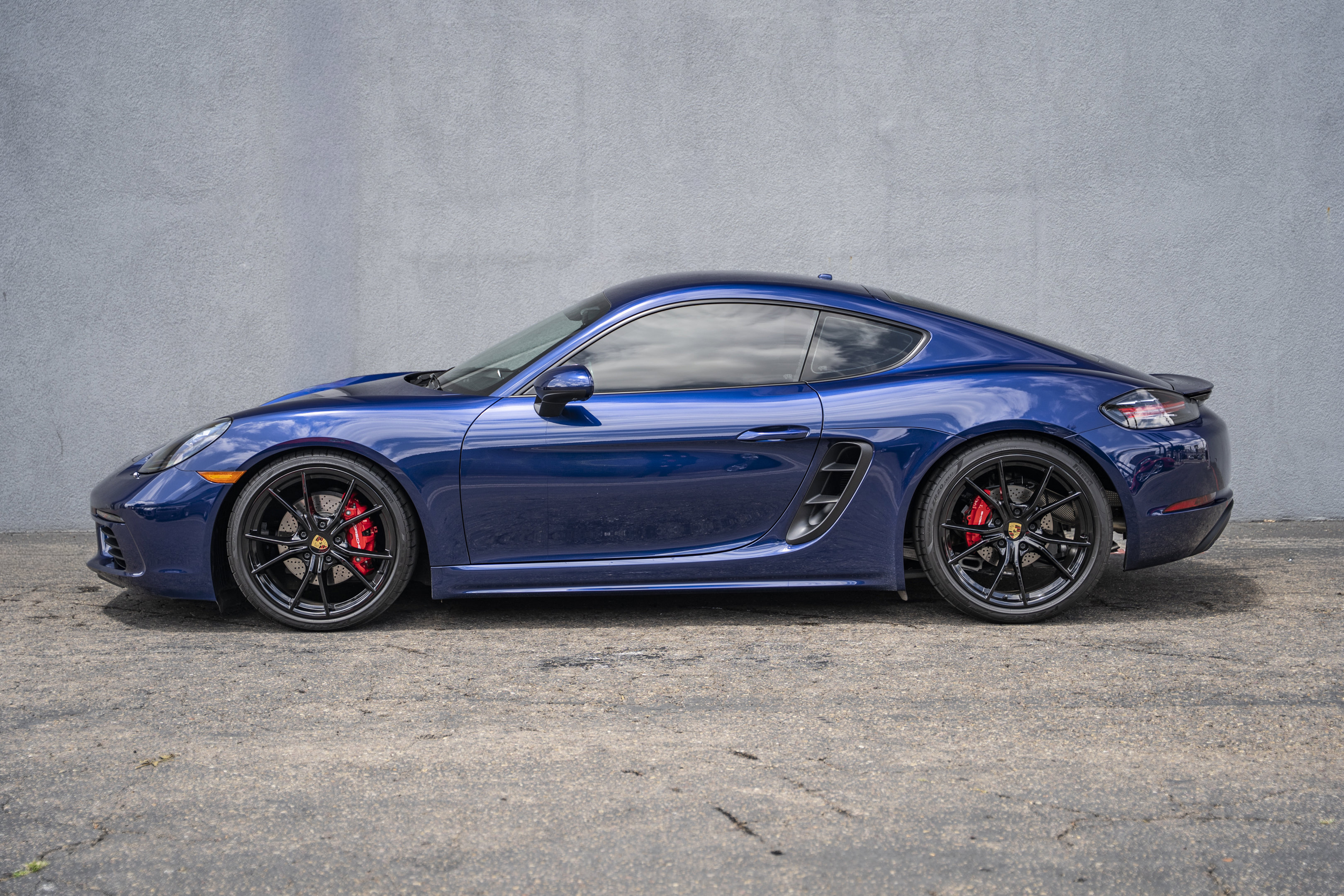 Used 2025 Porsche 718 Cayman S RWD image 2