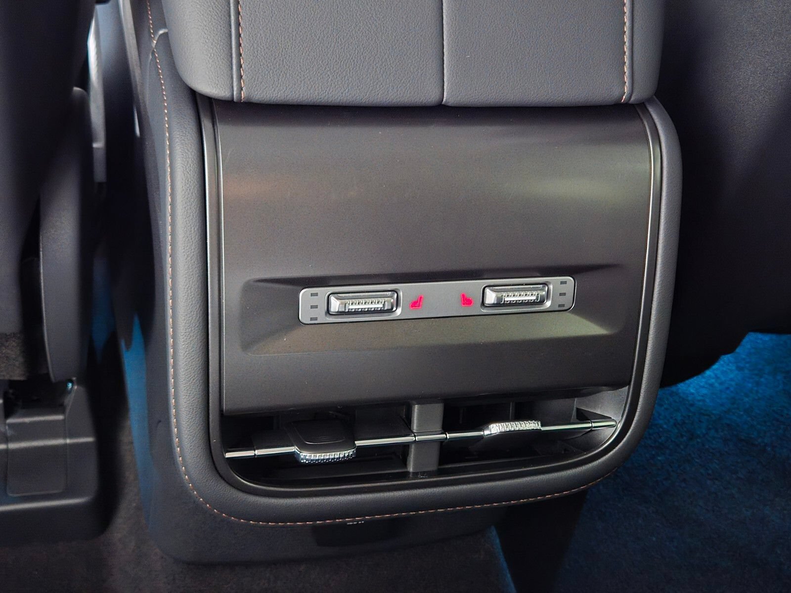 New 2026 Lincoln Nautilus Reserve w/ Jet Appearance Package AWD/4WD image 17