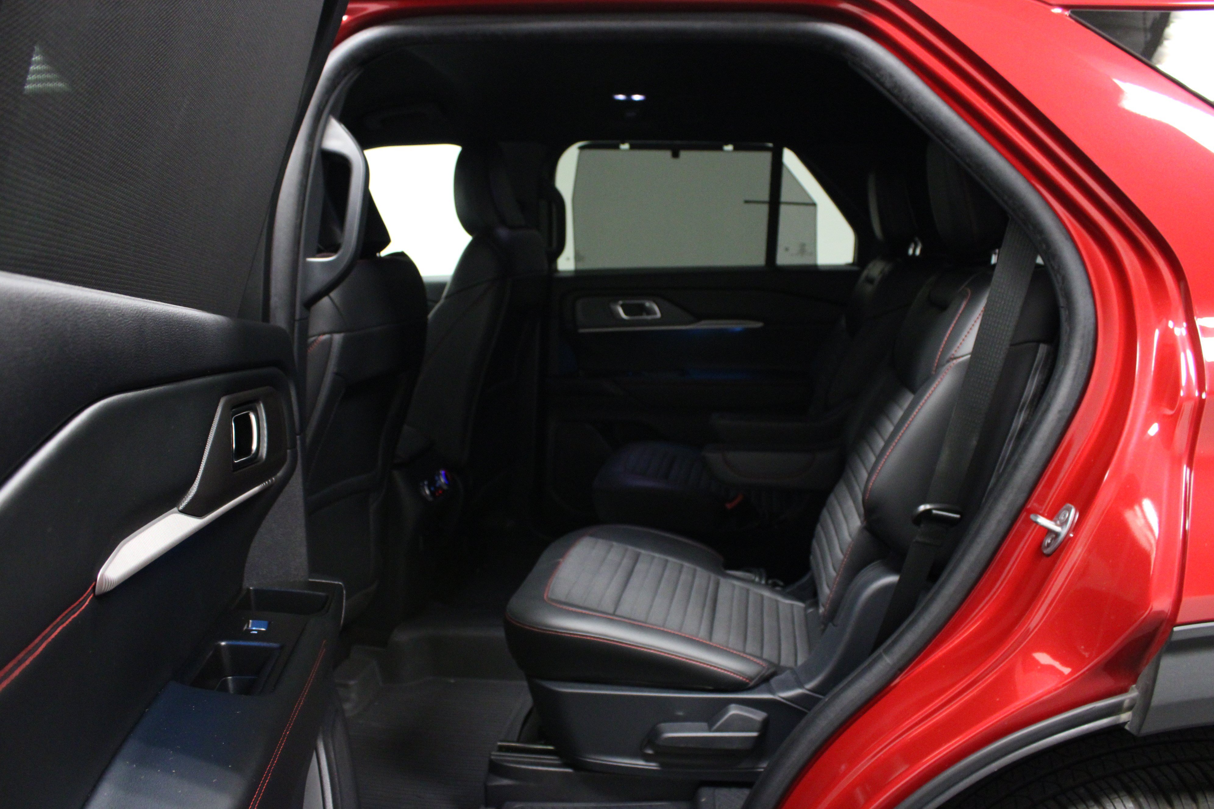 Used 2025 Ford Explorer ST-Line w/ Premium Package RWD image 13
