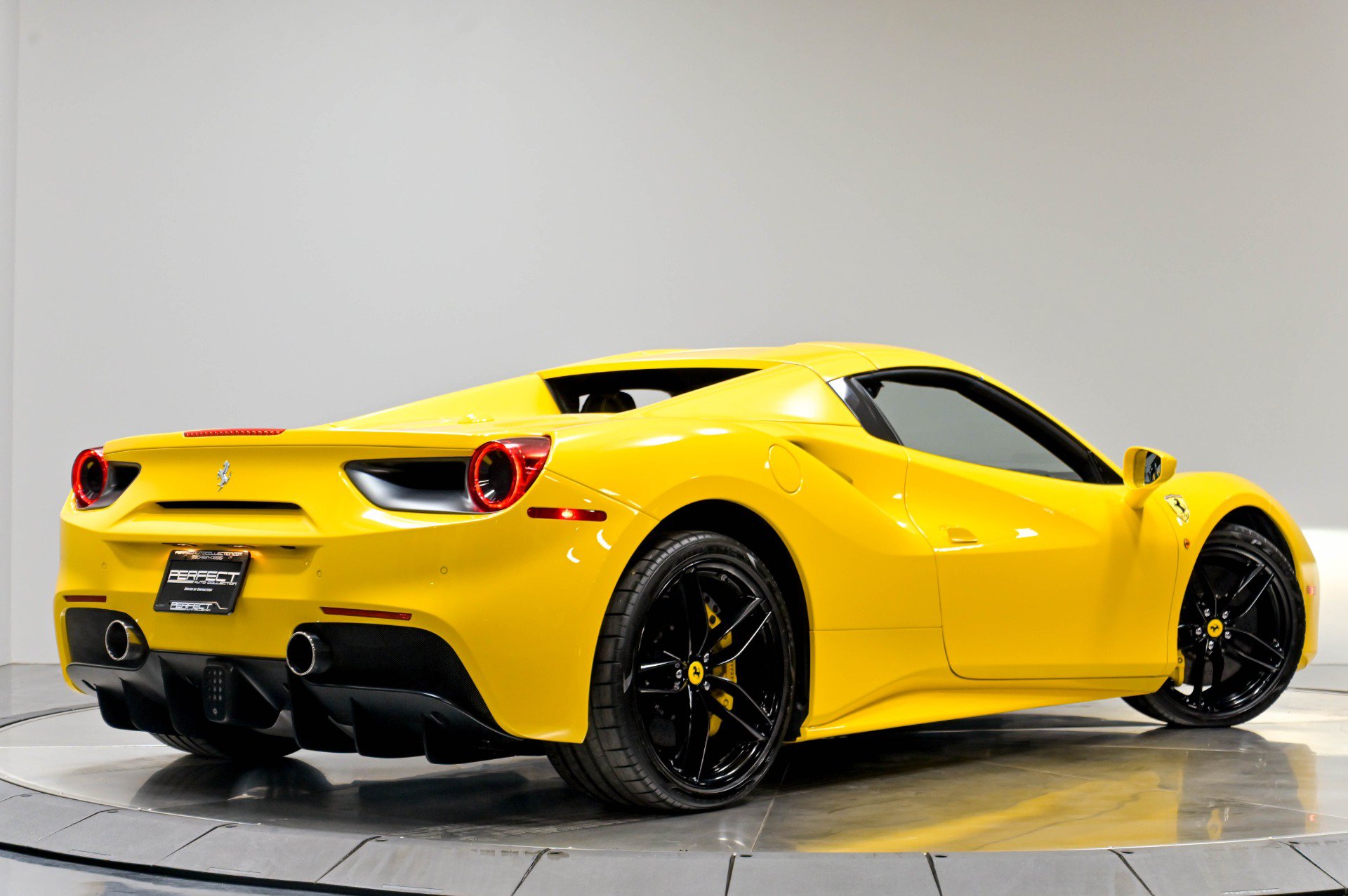 Used 2017 Ferrari 488 Spider RWD image 79