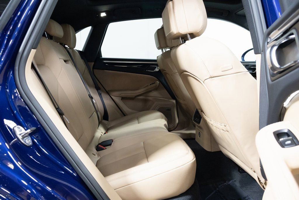 Certified 2025 Porsche Macan image 17