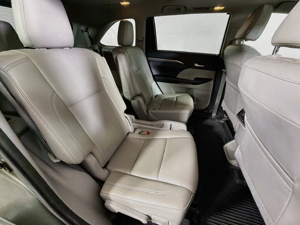 Used 2018 Toyota Highlander Limited AWD/4WD image 25