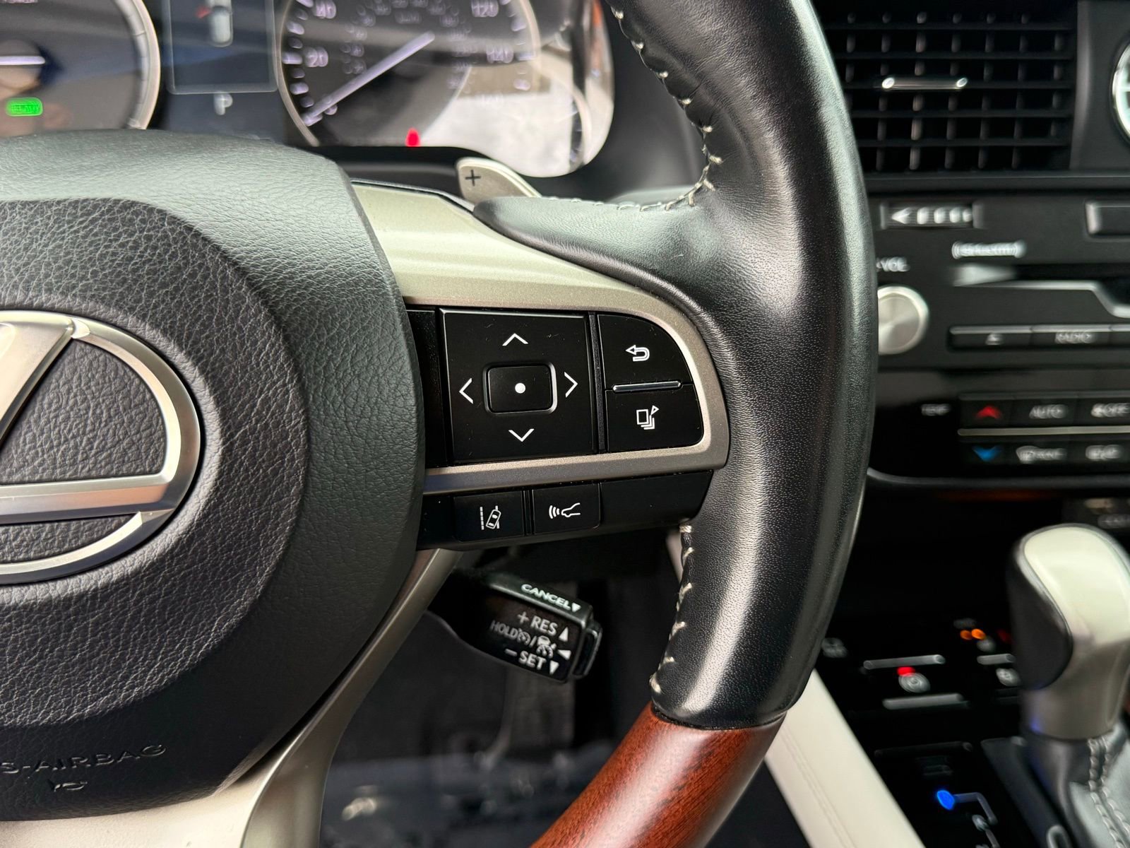 Used 2020 Lexus RX 450h AWD w/ Premium Package image 26