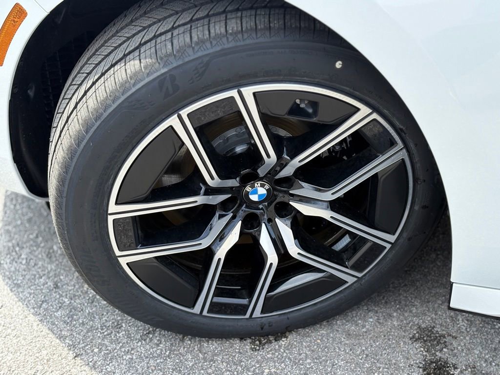 Certified 2025 BMW 760i xDrive w/ Executive Package image 7
