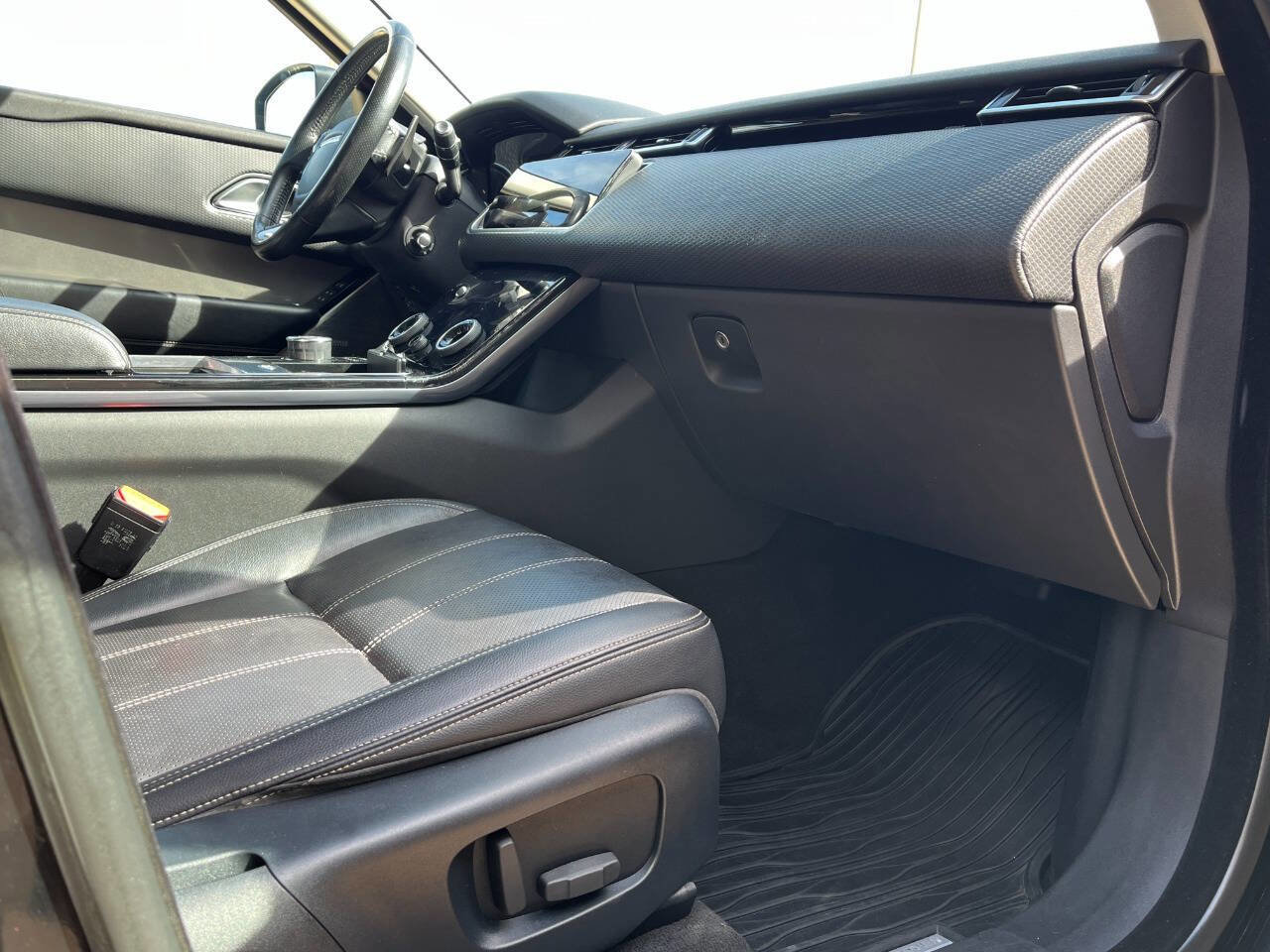 Used 2018 Land Rover Range Rover Velar S image 21