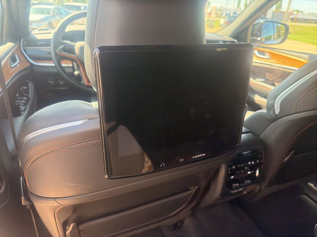 Used 2024 Jeep Grand Cherokee L Summit AWD/4WD image 18