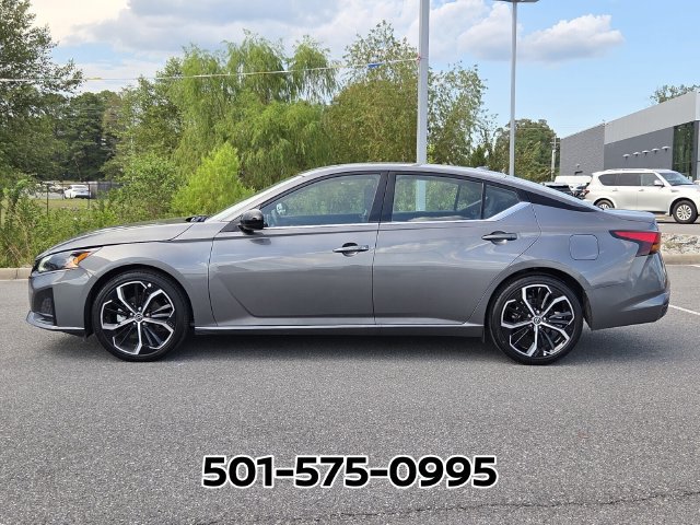 Used 2025 Nissan Altima 2.5 SR FWD image 2