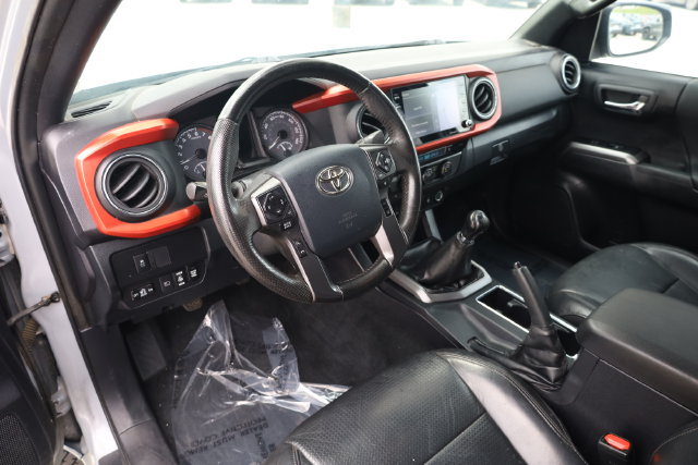 Used 2020 Toyota Tacoma TRD Off-Road w/ TRD Premium Off Road Package AWD/4WD image 9