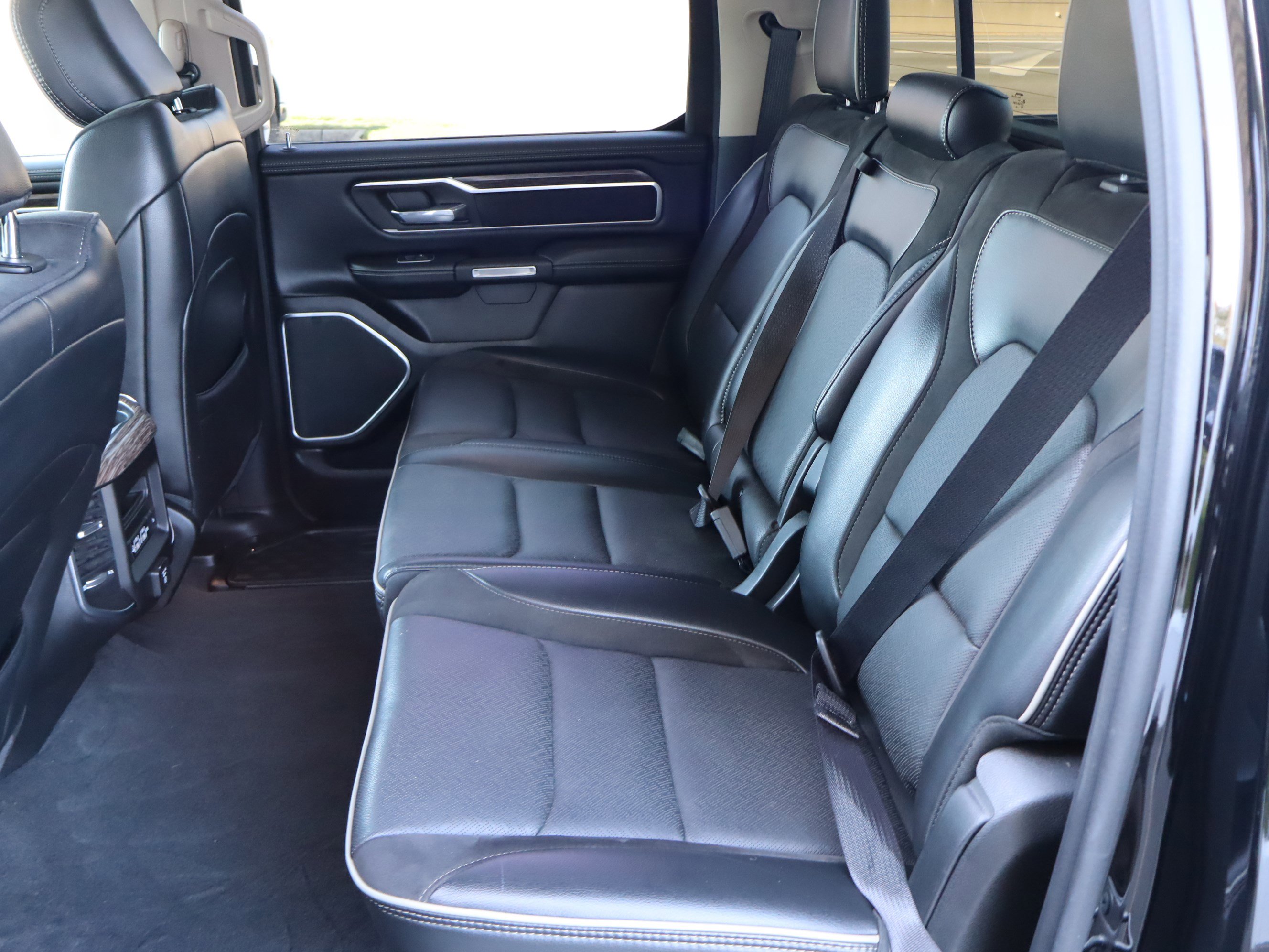Used 2020 RAM 1500 Laramie AWD/4WD image 34