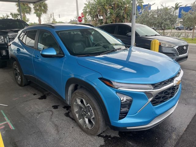 Certified 2025 Chevrolet Trax LT w/ Driver Confidence Package image 2