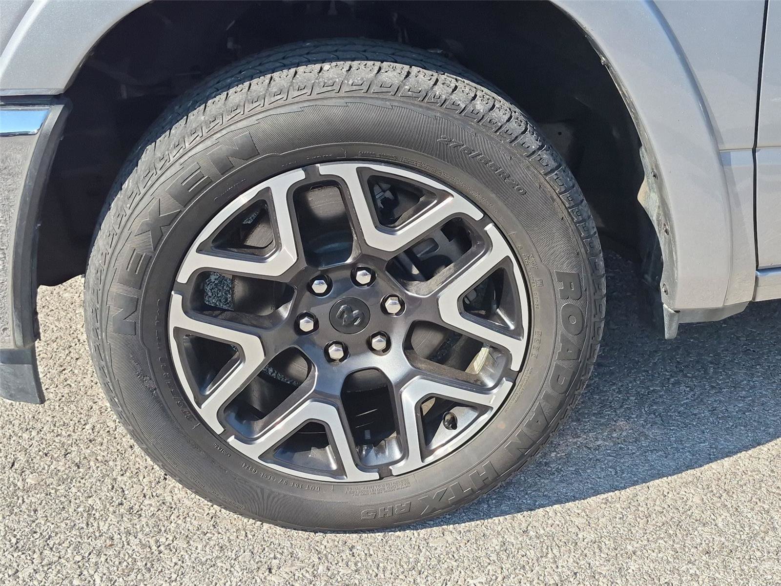 Used 2025 RAM 1500 Laramie AWD/4WD image 10