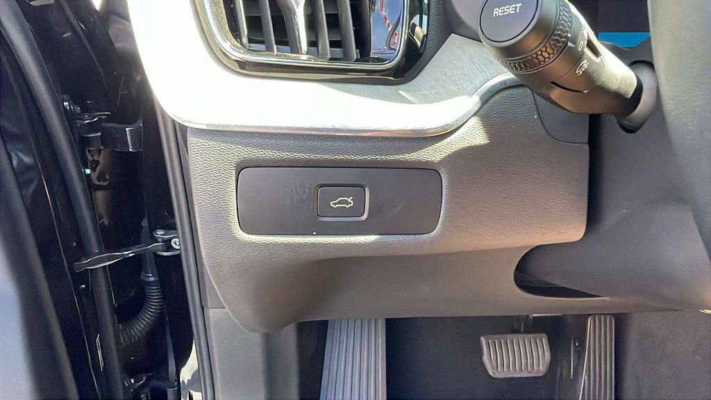 Used 2025 Volvo XC60 B5 Plus AWD/4WD image 26