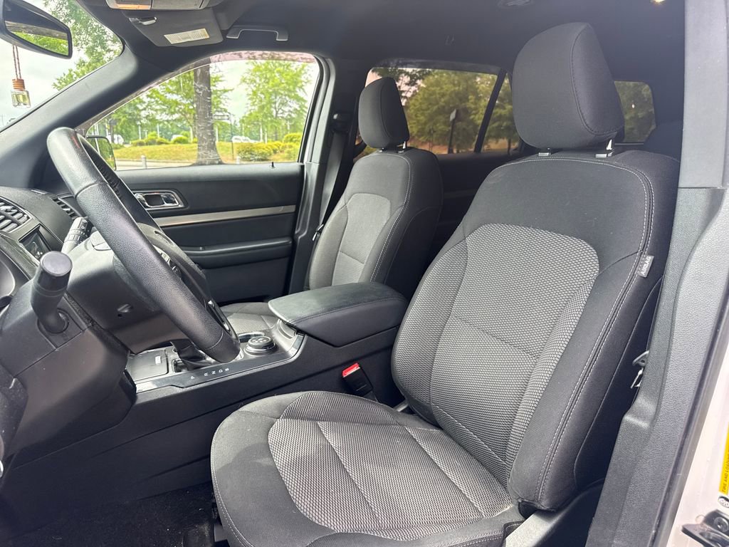 Used 2019 Ford Explorer XLT w/ Equipment Group 201A AWD/4WD image 12