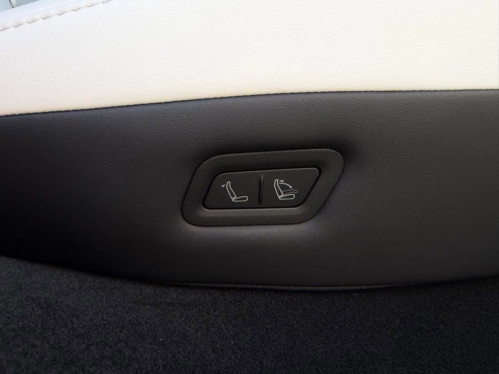 Used 2026 Tesla Model Y Long Range image 39