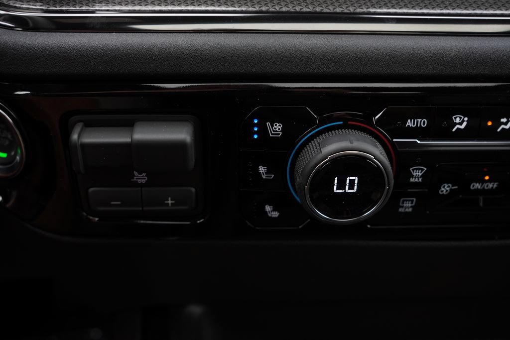 New 2026 Chevrolet Silverado 2500 ZR2 w/ LPO, Dark Essentials Package AWD/4WD image 18