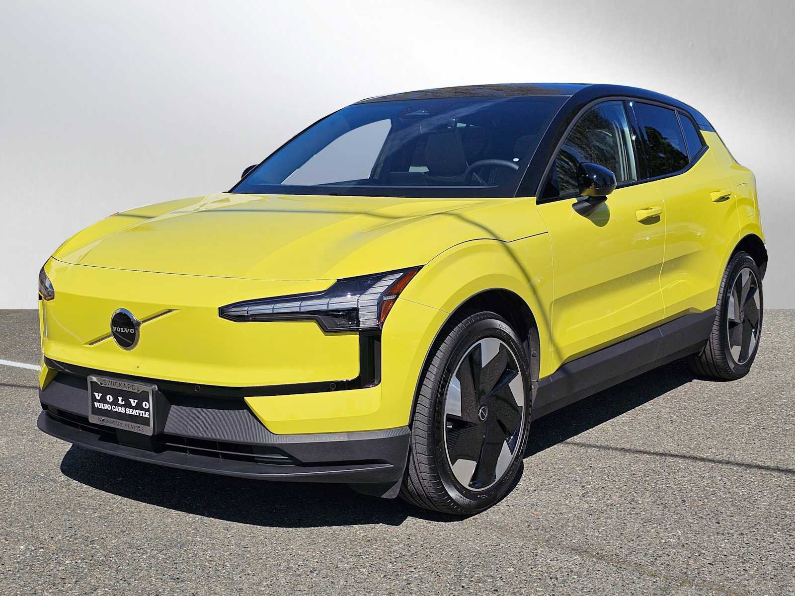 Used 2025 Volvo EX30 Plus w/ Protection Package Premier image 7