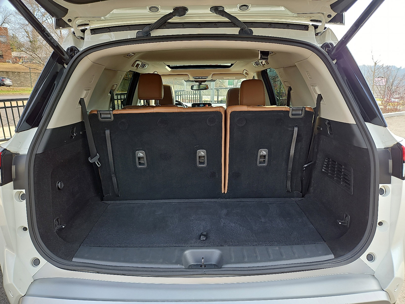 Certified 2022 Nissan Pathfinder Platinum w/ Cargo Package image 30