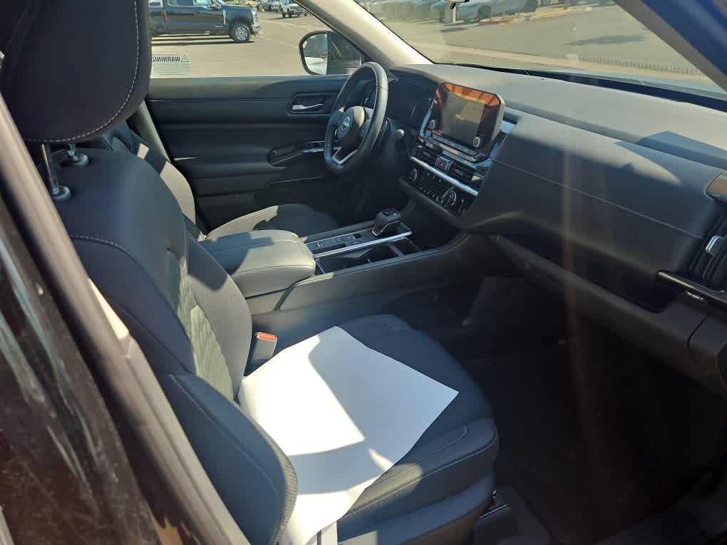 Used 2022 Nissan Pathfinder SV FWD image 14