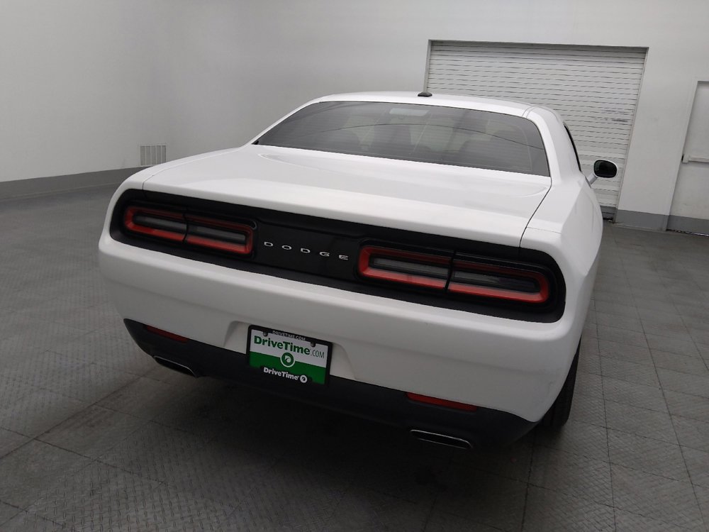 Used 2017 Dodge Challenger SXT image 7