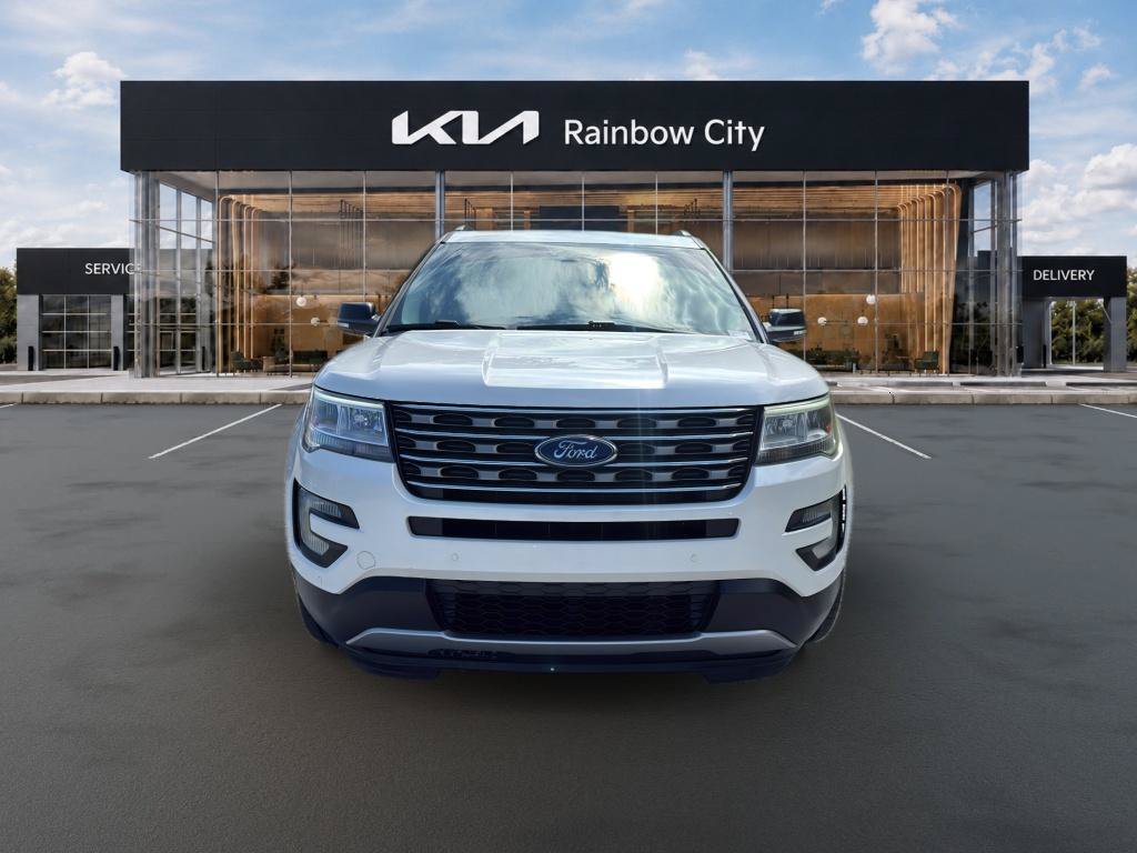 Used 2017 Ford Explorer XLT w/ Equipment Group 202A AWD/4WD image 2