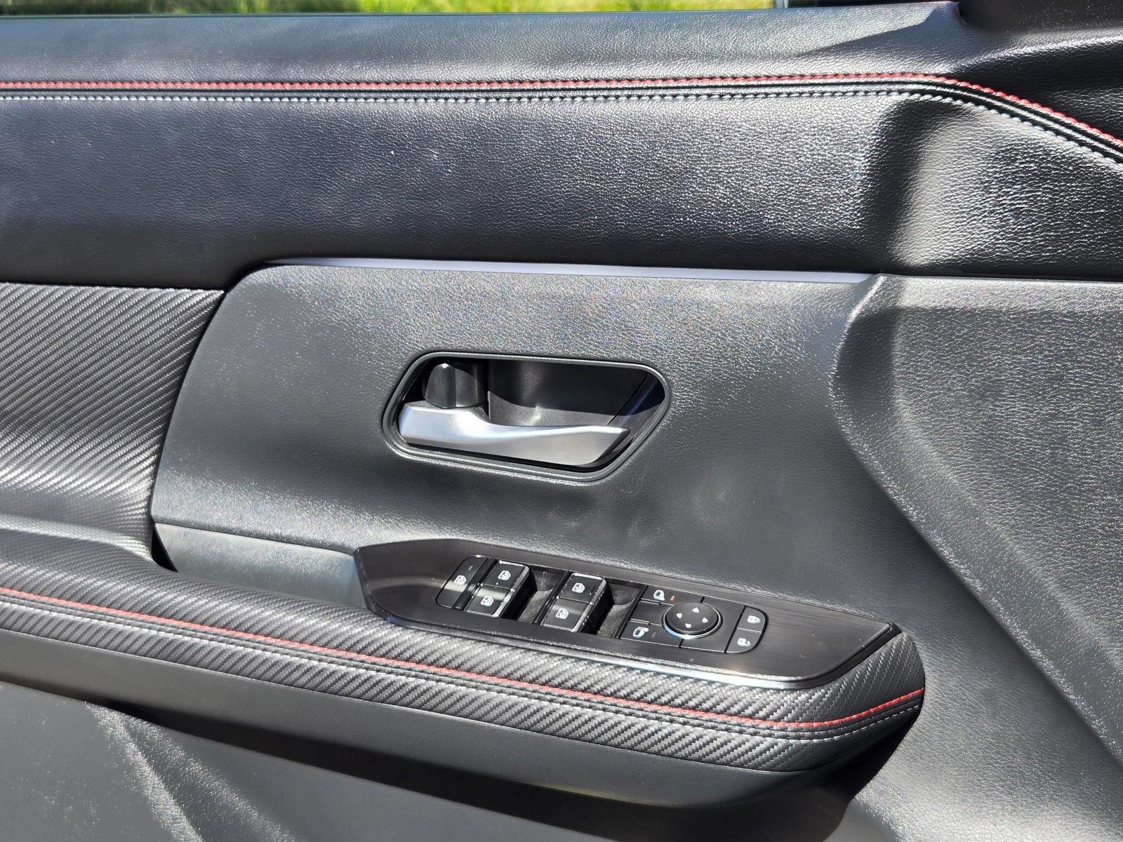 Used 2025 Nissan Kicks SR FWD image 25