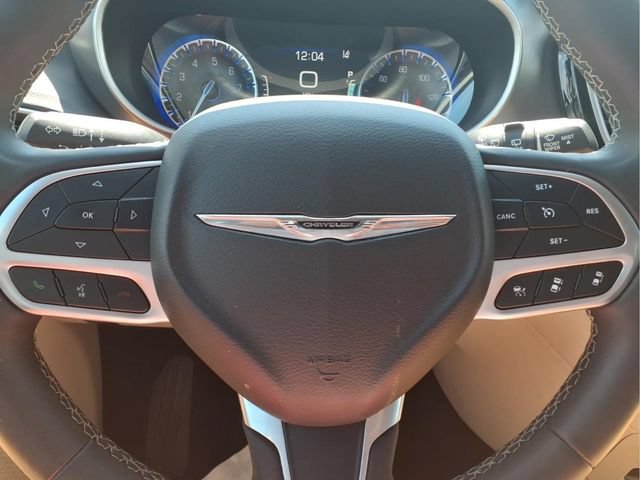 Used 2024 Chrysler Pacifica Touring-L FWD image 12