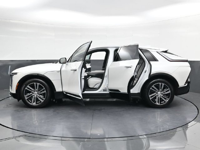 Used 2024 Cadillac Lyriq Luxury RWD image 36